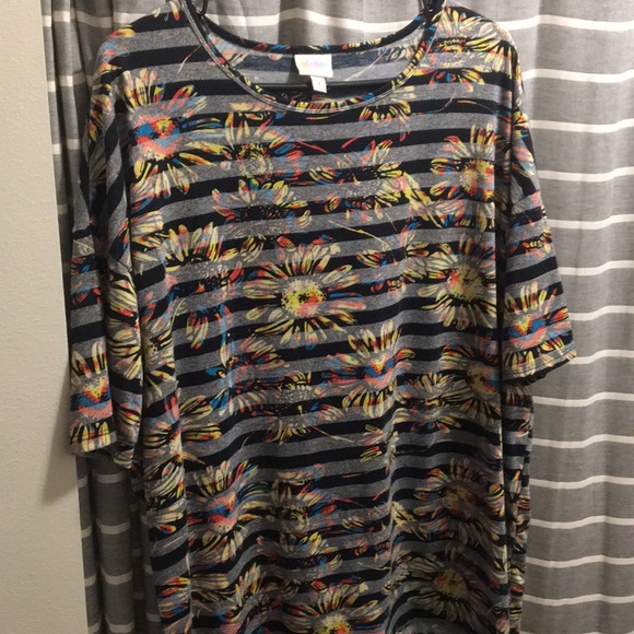 LuLaRoe Tops - LuLaRoe stripe daisy Irma medium GUC!
